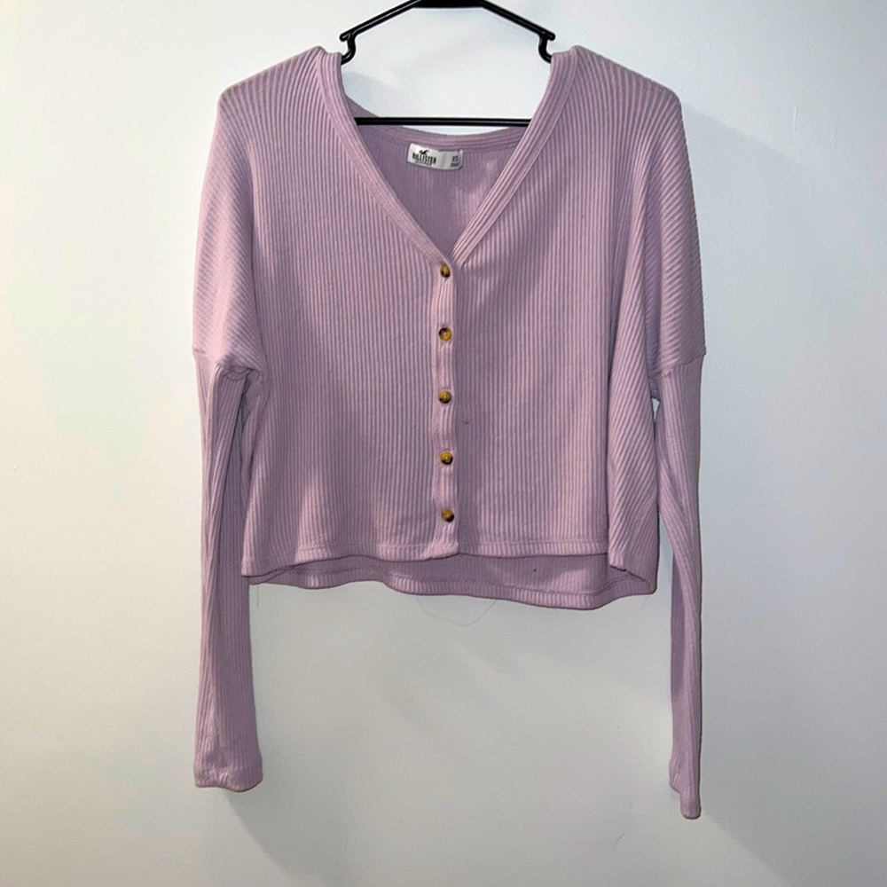 Hollister purple v neck long sleeve crop top. size XS, good condition.